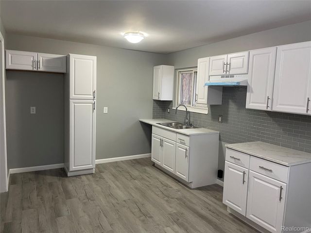 80 W Mansfield Avenue, Pontiac, MI 48340