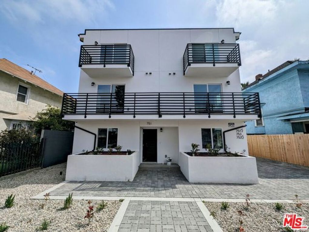 753 E Adams Boulevard, Los Angeles, CA 90011
