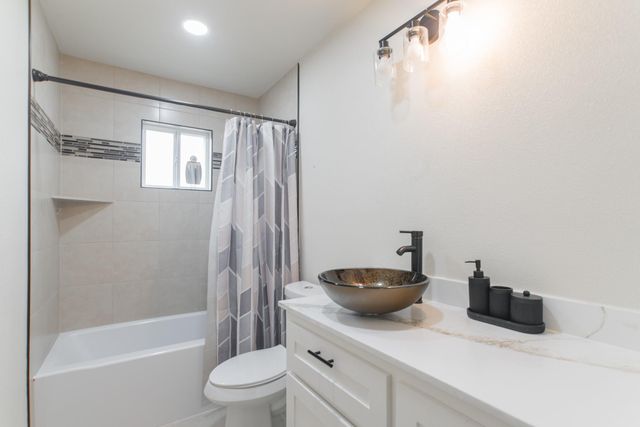 4913 Deerwood Circle, Baytown, TX 77521