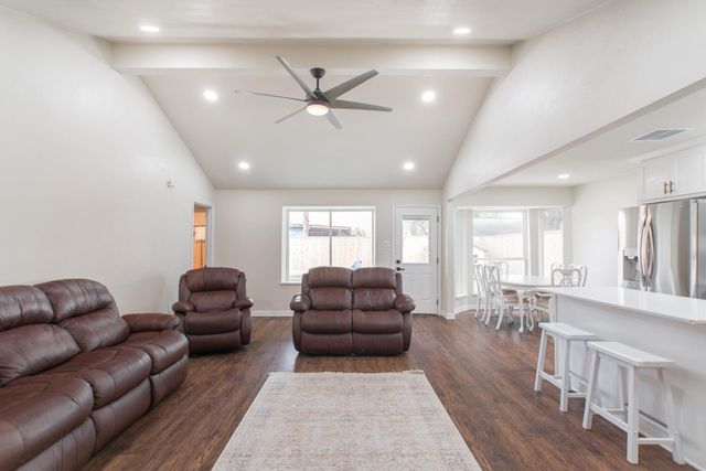 4913 Deerwood Circle, Baytown, TX 77521