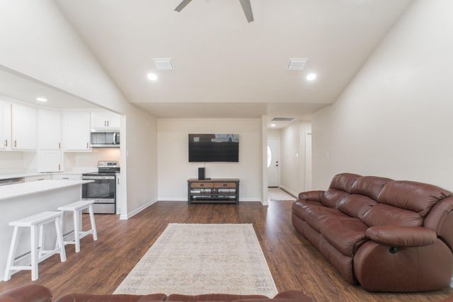 4913 Deerwood Circle, Baytown, TX 77521