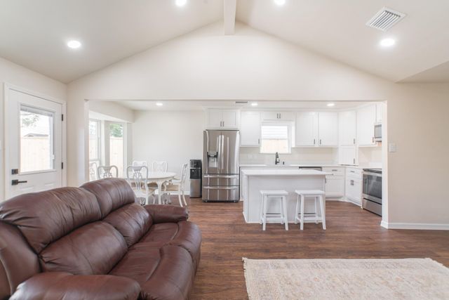 4913 Deerwood Circle, Baytown, TX 77521