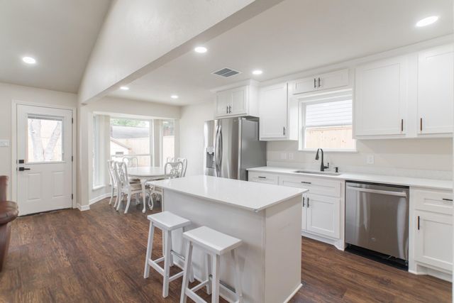 4913 Deerwood Circle, Baytown, TX 77521