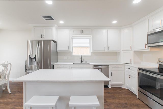4913 Deerwood Circle, Baytown, TX 77521