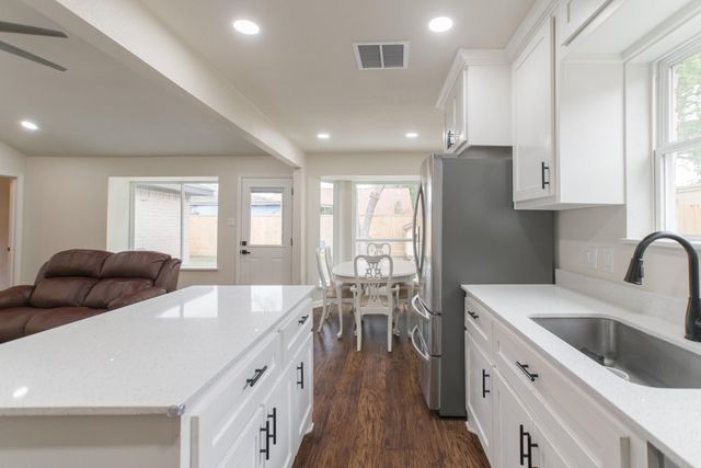 4913 Deerwood Circle, Baytown, TX 77521