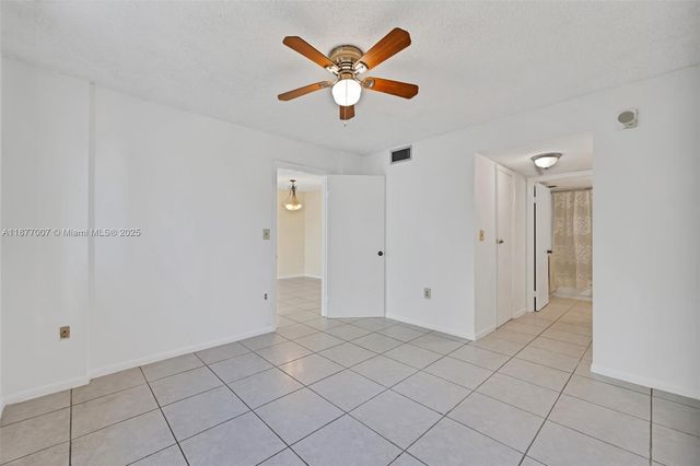 1673 Bay Rd 403, Miami Beach, FL 33139
