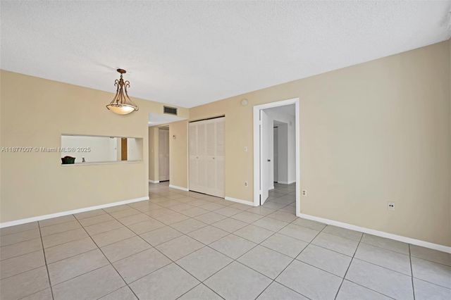 1673 Bay Rd 403, Miami Beach, FL 33139