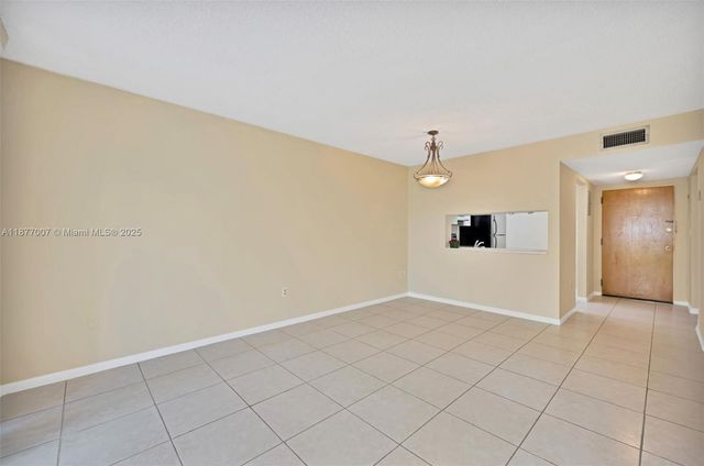1673 Bay Rd 403, Miami Beach, FL 33139