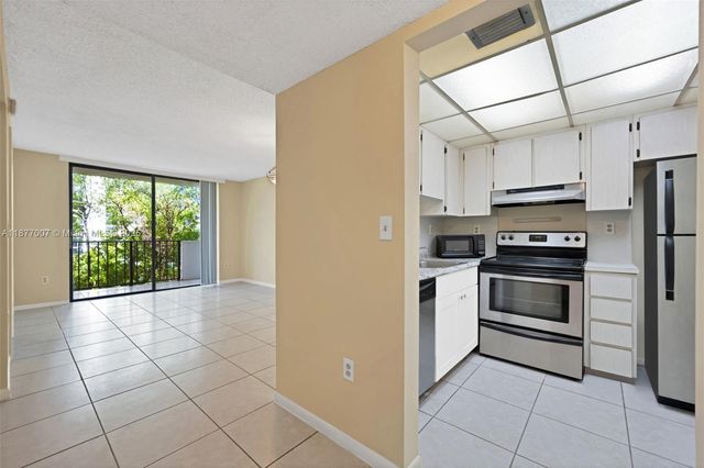 1673 Bay Rd 403, Miami Beach, FL 33139