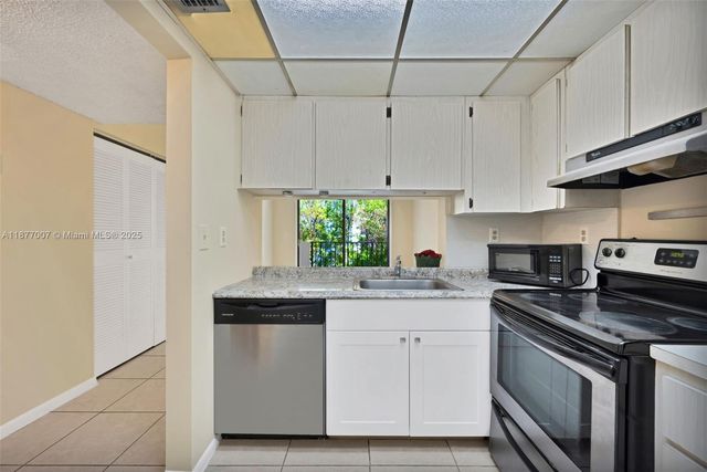 1673 Bay Rd 403, Miami Beach, FL 33139