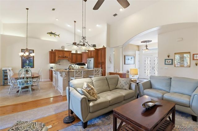 5 Palm Drive, Yankeetown, FL 34498