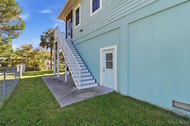 5 Palm Drive, Yankeetown, FL 34498