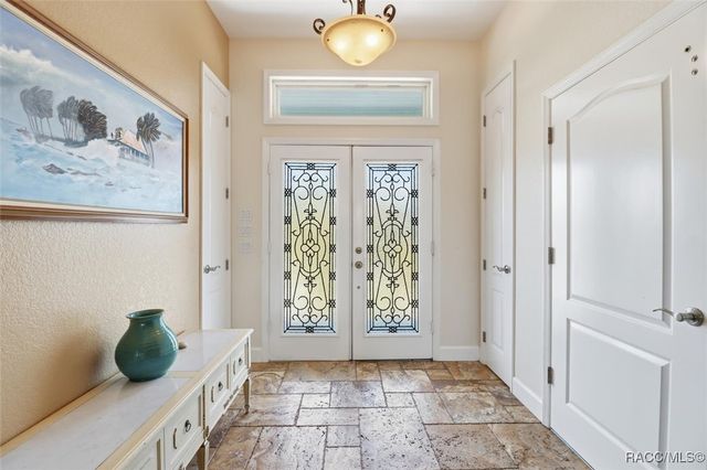 5 Palm Drive, Yankeetown, FL 34498