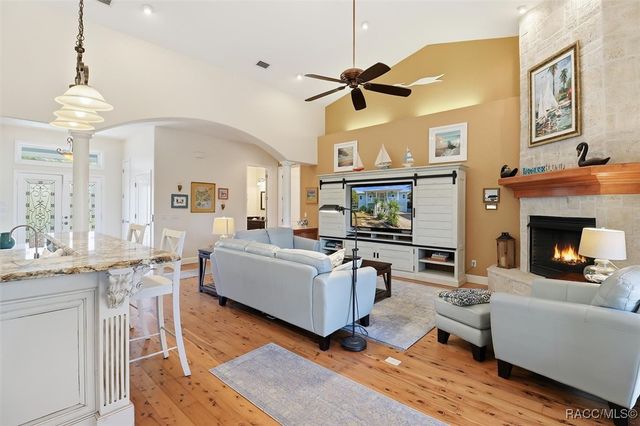 5 Palm Drive, Yankeetown, FL 34498