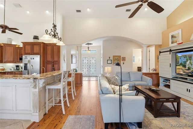 5 Palm Drive, Yankeetown, FL 34498