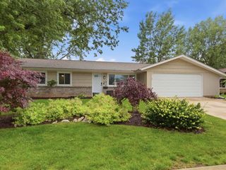 128 Patricia Drive, Schaumburg, IL 60193
