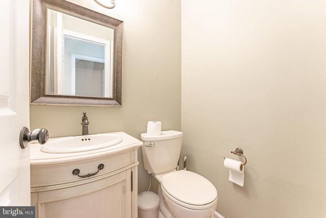 11 CHATEAU CIR, Chesterbrook, PA 19087