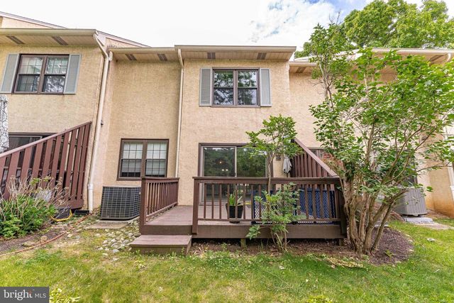 11 CHATEAU CIR, Chesterbrook, PA 19087