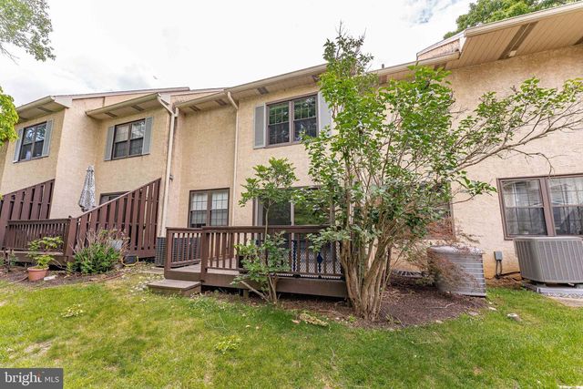11 CHATEAU CIR, Chesterbrook, PA 19087