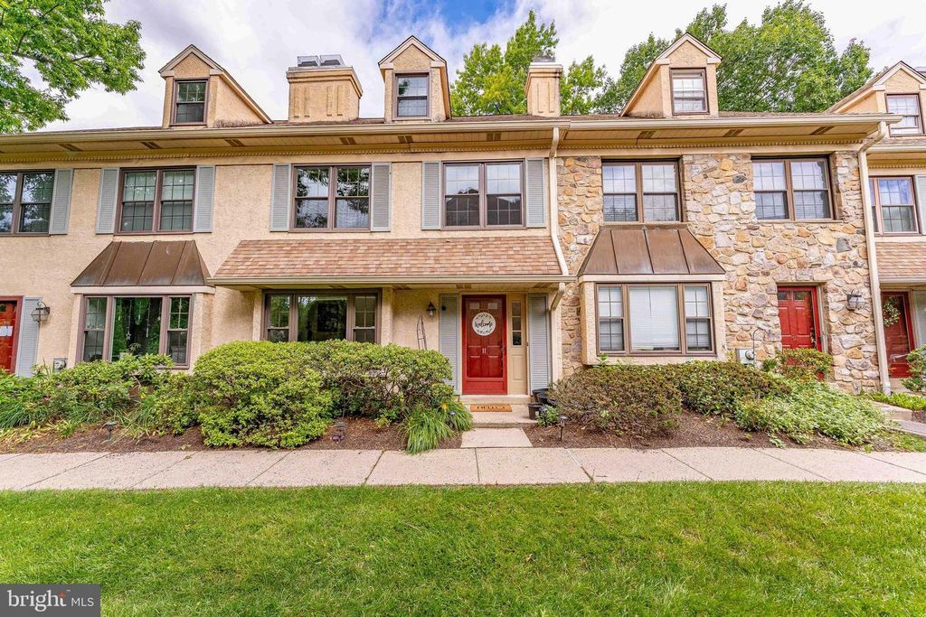 11 CHATEAU CIR, Chesterbrook, PA 19087