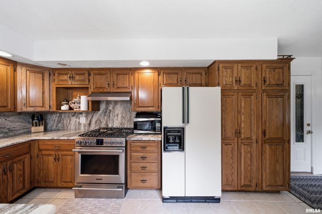 325 INDIAN Circle, East Peoria, IL 61611