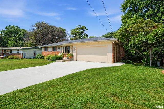 325 INDIAN Circle, East Peoria, IL 61611