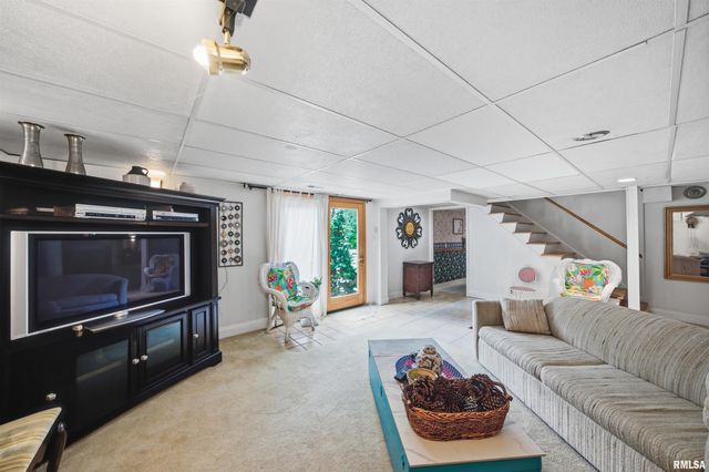 325 INDIAN Circle, East Peoria, IL 61611
