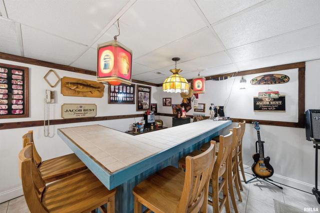 325 INDIAN Circle, East Peoria, IL 61611