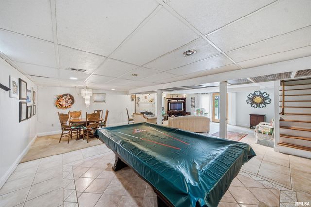 325 INDIAN Circle, East Peoria, IL 61611