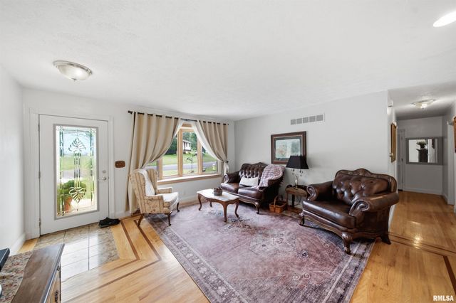325 INDIAN Circle, East Peoria, IL 61611