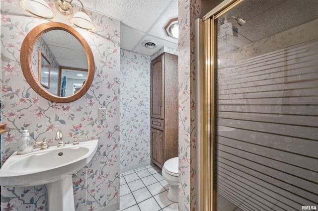 325 INDIAN Circle, East Peoria, IL 61611