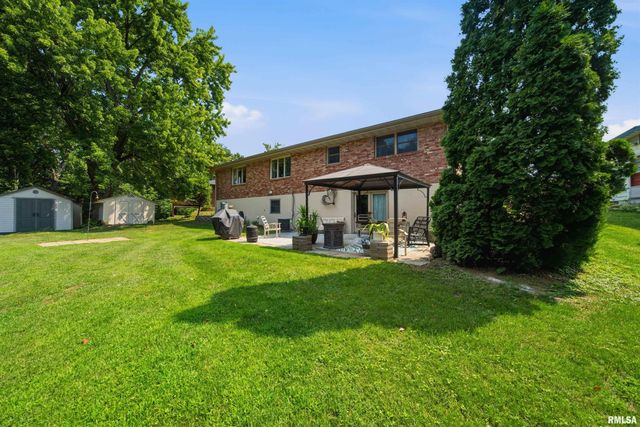 325 INDIAN Circle, East Peoria, IL 61611