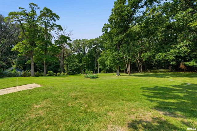 325 INDIAN Circle, East Peoria, IL 61611