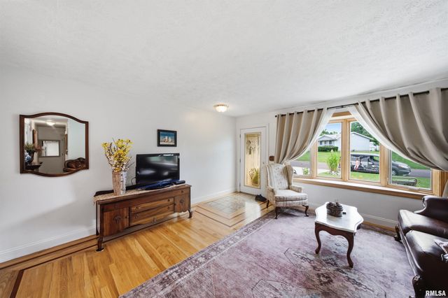 325 INDIAN Circle, East Peoria, IL 61611