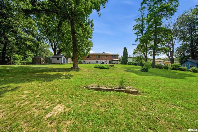 325 INDIAN Circle, East Peoria, IL 61611