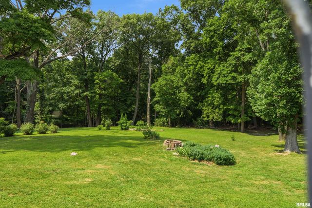 325 INDIAN Circle, East Peoria, IL 61611