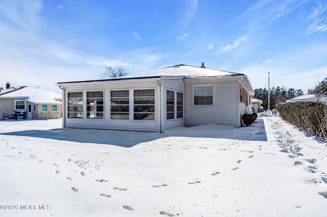 6 Falmouth Street, Toms River, NJ 08757