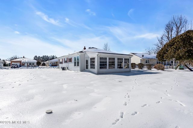 6 Falmouth Street, Toms River, NJ 08757