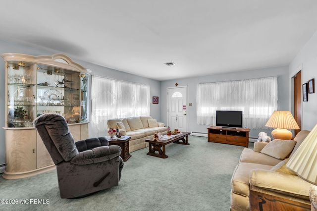 6 Falmouth Street, Toms River, NJ 08757