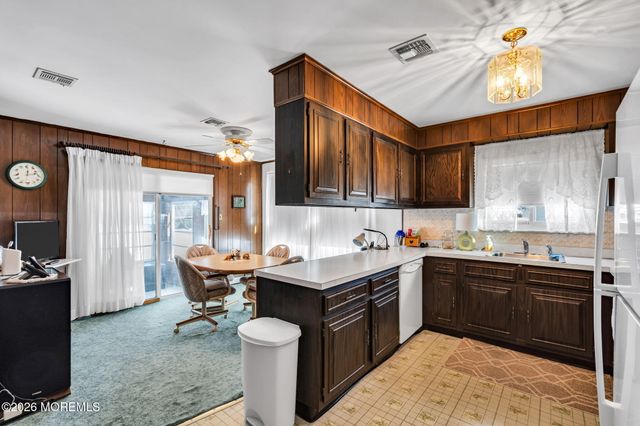 6 Falmouth Street, Toms River, NJ 08757