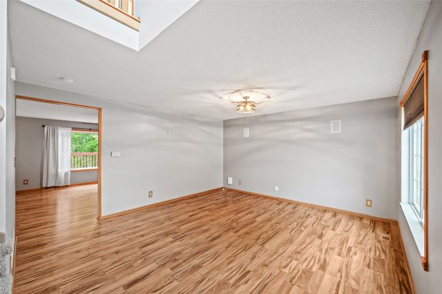5670 Twin Circle Drive, Pleasant Hill, IA 50327