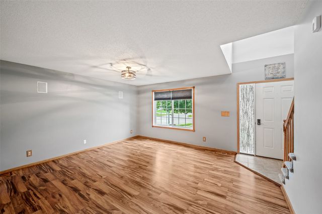 5670 Twin Circle Drive, Pleasant Hill, IA 50327