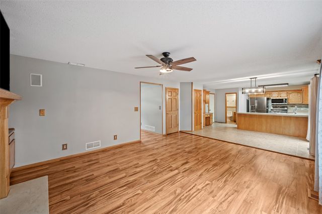 5670 Twin Circle Drive, Pleasant Hill, IA 50327