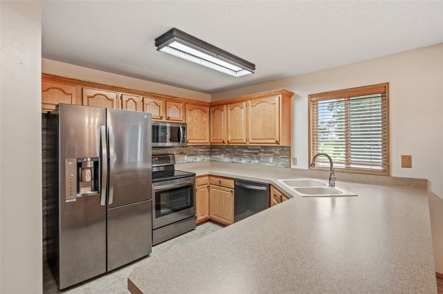 5670 Twin Circle Drive, Pleasant Hill, IA 50327