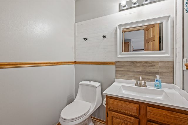 5670 Twin Circle Drive, Pleasant Hill, IA 50327