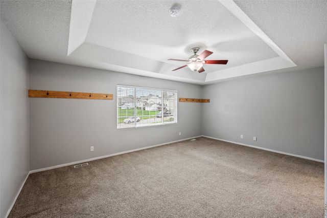 5670 Twin Circle Drive, Pleasant Hill, IA 50327