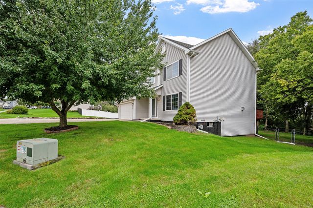 5670 Twin Circle Drive, Pleasant Hill, IA 50327