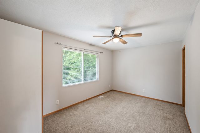 5670 Twin Circle Drive, Pleasant Hill, IA 50327