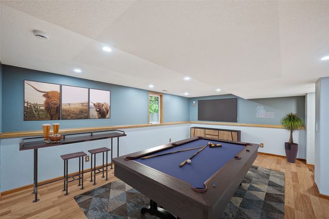 5670 Twin Circle Drive, Pleasant Hill, IA 50327