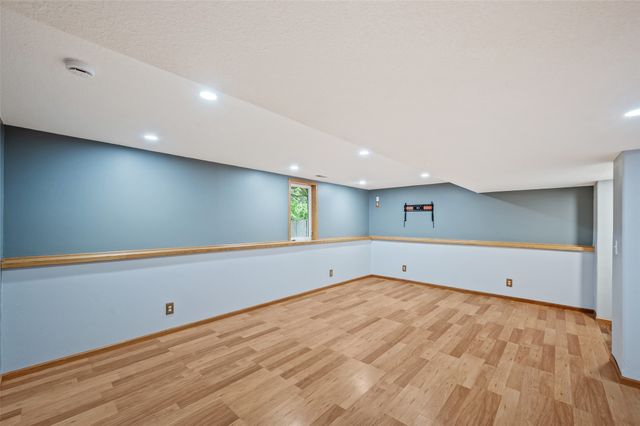 5670 Twin Circle Drive, Pleasant Hill, IA 50327